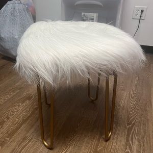 New fur stool